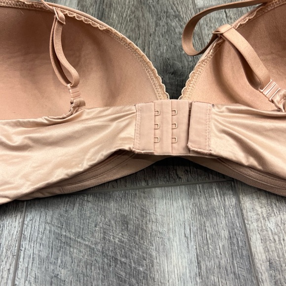 40D VS Tan Wireless Bra - Picture 5 of 11